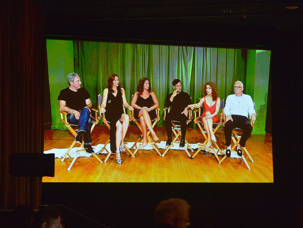 El cast de Mozart in The Jungle, vía satelite.