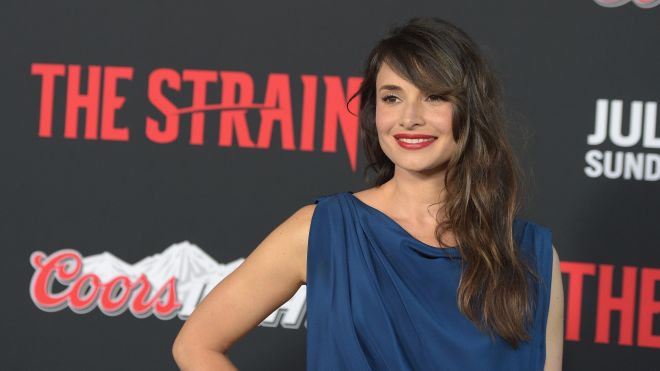 Mia Maestro en la presentación de la segunda temporada de The Strain (FX).