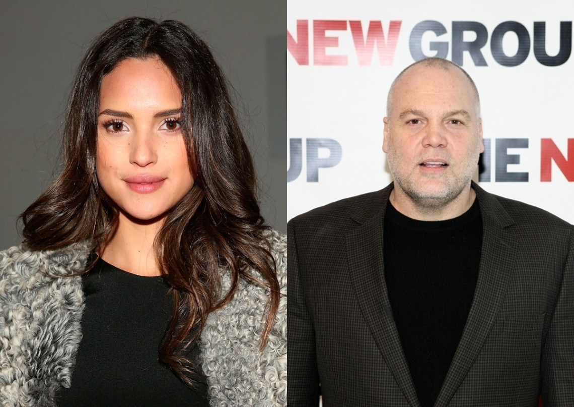 Adria Arjona y Vincent D'Onofrio.