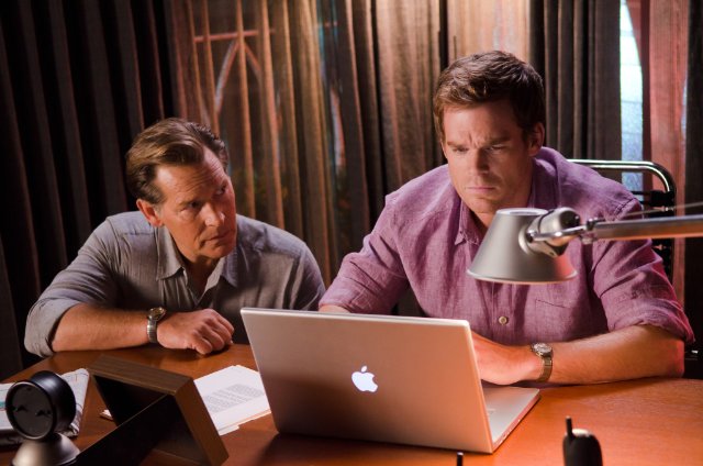 Dexter (Michael C.Hall) y Harry (James Remar).