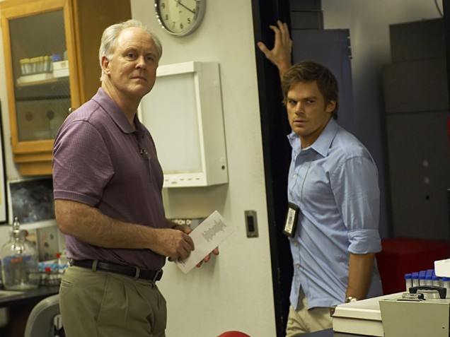 Artur Mitchell aka The Trinity Killer (John Lithgow) y Dexter (Michael C.Hall). 